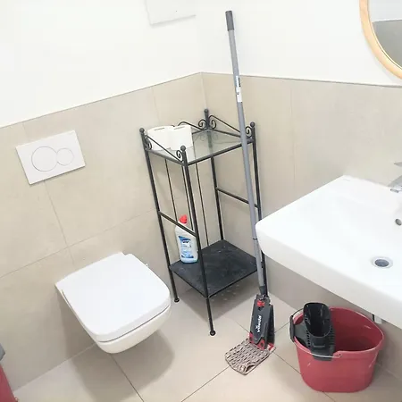 Mit Balkon 아파트