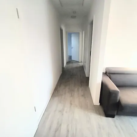 Mit Balkon 아파트