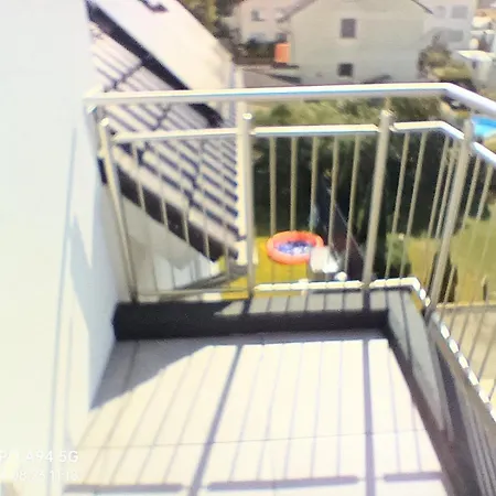 Mit Balkon